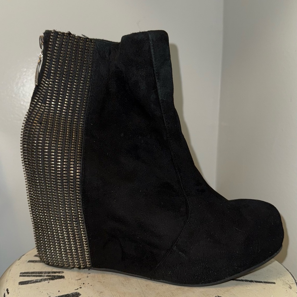 Elegant Black Ankle Boots with Studded Detail